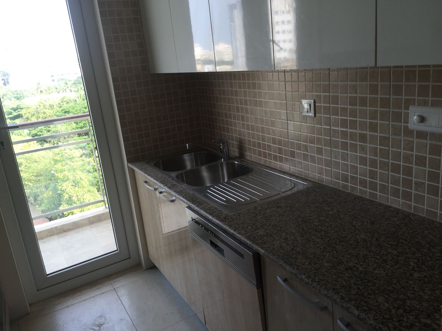 DLF Commanders Court Apartments & Flats For Sale in Egmore